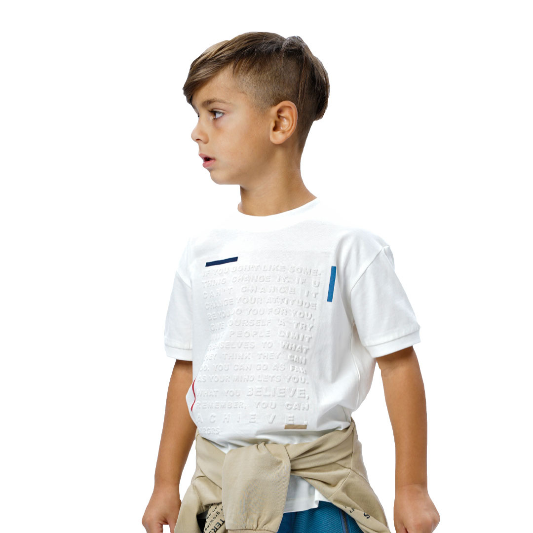 Κοντομάνικη μπλούζα με ανάγλυφο τύπωμα για αγόρι | ΑΚΟΥΑ